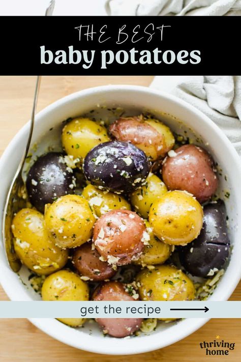 Simple and Delicious Boiled Baby Potatoes. Looking for a incredibly simple side dish for the holidays, or an easy side dish for a weeknight meal? Although these boiled baby (or new) potatoes take very little work and ingredients, they look stunning and will please everyone at the table. #sidedish #potatorecipe #babypotato Boiled Baby Potato Recipes, Boiled Potatoes Recipe, Russet Potato Recipes, Vegetable Dishes Recipes, Boiled Baby Potatoes, Baby Potato Recipes, Potatoe Recipes, Red Potato Recipes, Mini Potatoes