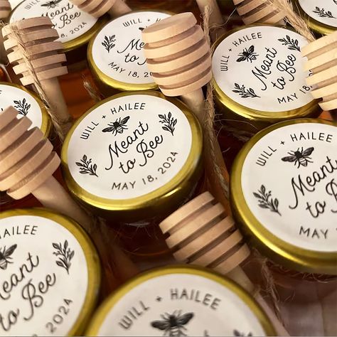 Honey jars favors 🍯🤍 This couple knows how to make their special day even more memorable. They added an extra touch of sweetness by gifting their nearest and dearest with adorable honey jars to take home! portofreveriepress.etsy.com . . . #honey #honeyjar #honeyjarfavors #honeyjarsouvenirs #honeyfavors #babyshower #engagement #wedding #party #event #favors #babyshowerfavors #engagementfavors #weddingfavors Honey Jar Wedding Favors, Honey Jar Favors, Honey Favors, Honey Packaging, Engagement Favors, Honey Jar, Balcony Decor, Baby Shower Favors, Engagement Party