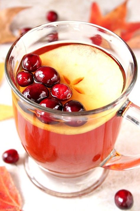 Apple Cranberry Slow Cooker Tea Recipe - warm and cozy tea with fresh cranberries and apples, cooked in slow cooker. Perfect for chilly fall and winter days! Cranberry Apple Cider, Fruit Tea Recipes, Hot Tea Recipes, Cranberry Tea, Apple Drinks, Cranberry Apple, Nice Recipes, Autumn Tea, Apple Cranberry