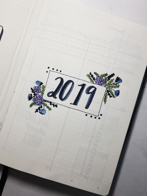 school bullet journal yearly title page, simple but gorgeous 😊 Journal Title Page 2023, 2023 Title Page, Title Page Ideas Schools, Bullet Journal Intro Page, Journal Title Page, School Bullet Journal, Bullet Journal Title Page, Page Bullet Journal, Bullet Journal Yearly