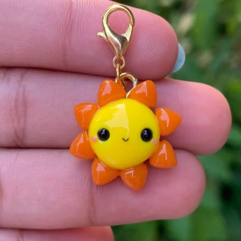 Air Dry Clay Keychain, Kawaii Sun, Clay Date, Fimo Art, Polymer Clay Kawaii, Clay Keychain, Clay Magnets, Sun Charm, Tanah Liat