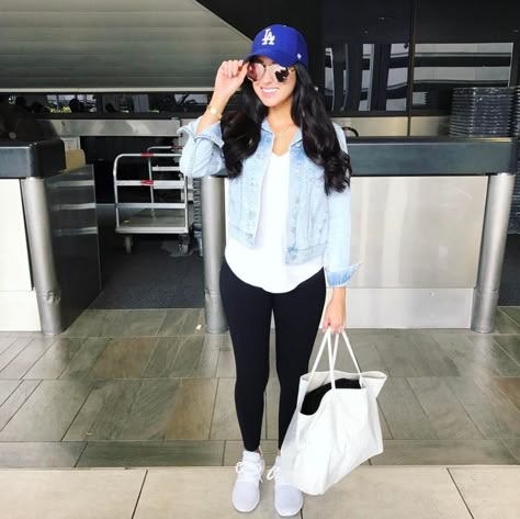 Jaclyn Hill... love her style ❤ Ball Game Outfit, Basketball Game Outfit Women, Dodgers Outfit, Outfit Closet, Basketball Game Outfit, Casual Sporty Outfits, Game Outfit, Baseball Outfit, Event Outfit