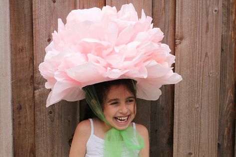 crepe paper peony hat Costume Fleur, Easter Hat Ideas, Easter Bonnet Ideas, Easter Hat Parade, Easter Bonnets, Paper Peony, Spirit Days, Crazy Hat, Mad Hat