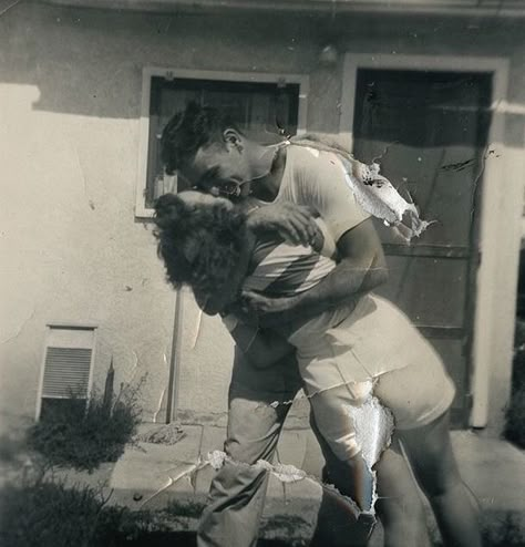 Old Fashioned Love, Vintage Kiss, Vintage Couples, Vintage Versace, Vintage Romance, The Embrace, Jim Morrison, Love Club, Old Love