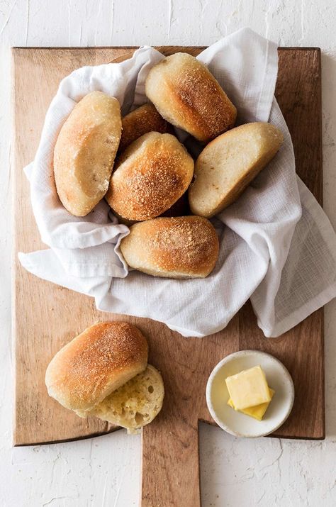 Bread Photography Ideas, Pandesal Photography, Sourdough Pandesal, Sourdough Ideas, Filipino Bread, Bread Photo, Pandesal Recipe, Bread Photography, Soft Rolls