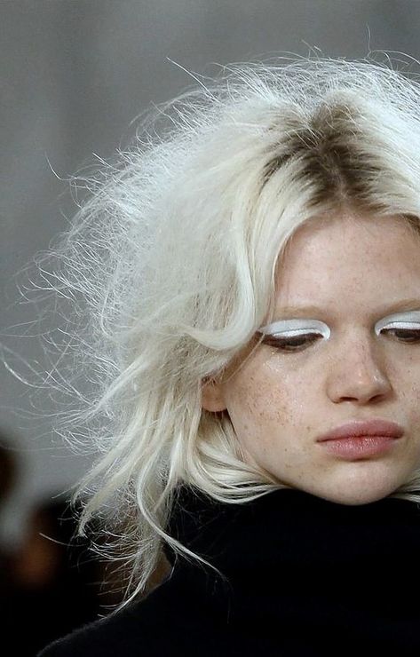 Stella Lucia for Maison Margiela FW 2016 Matte Make Up, Stella Lucia, Smink Inspiration, Editorial Makeup, Aesthetic Makeup, White Hair, Makeup Art, Makeup Inspo, Pretty Face