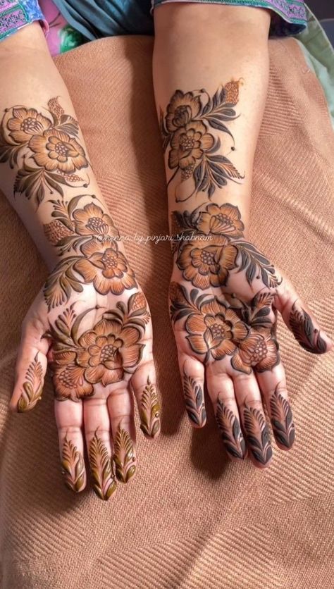 Front Mahendi Design Latest, Inner Hand Mehndi Designs, Front Mehndi Designs, Mehndi Beautiful, Front Hand Mehndi Designs, Meeting Celebrities, Beautiful Mehndi Designs, Front Mehndi Design, Khafif Mehndi Design