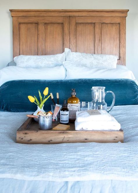 airbnb Guest Tray, Airbnb Room, Bnb Ideas, House Guest Gifts, Guest Room Essentials, Guest Bedroom Decor, Magnolia Market, Air Bnb, Hosting Guests