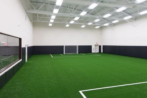 Goal! Indoor #soccer field. Free estimate at ParadiseGreens.com Indoor Football Pitch, Indoor Soccer Field, Indoor Sports Court, Home Basketball Court, Backyard Sports, Soccer Room, Gym Design Interior, Field House, Artificial Grass Installation