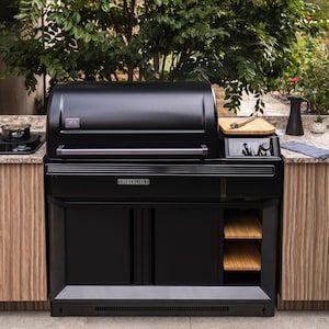 Kitchen Built In, Outdoor Grill Station, Fire Pit Landscaping, Bbq Grill Design, Wood Pellet Grills, Outdoor Bbq Kitchen, Traeger Grill, Patio Kitchen, Backyard Kitchen