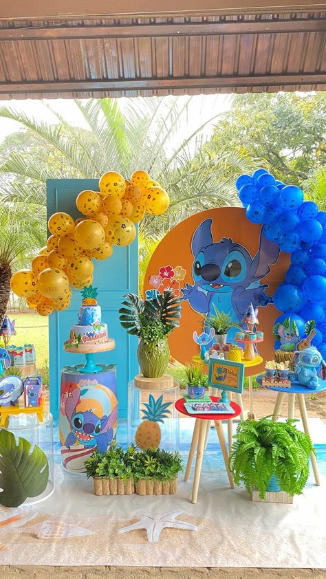 Instagram post by Mirian Zuh/Festa Infantil • Oct 20, 2020 at 4:57pm UTC Stitch Pool Party, Stitch Party Ideas, Toddler Birthday Party Games, Stitch Birthday Party Decorations, Stitch Birthday Party Ideas, Lilo And Stitch Birthday Party, Stitch Bday, Stitch Birthday Party, Balloon Birthday Themes