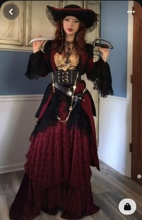 Women’s Pirate Costume Ideas, Red And Black Pirate Outfit, Pirate Inspired Outfits Casual, Piratecore Fashion, Pirate Outfit Women, Ren Fair Outfits, Pirate Attire, Outfit To Draw, Pirate Concept