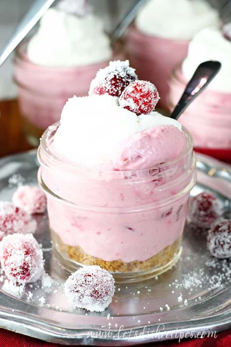 Jarcuterie Ideas, No Bake Cranberry Cheesecake, Cranberry Parfait, Individual Christmas Desserts, Cranberry Cheesecake Recipes, Cranberry Desserts, Individual Cheesecakes, Dessert Cheesecake, Cranberry Dessert