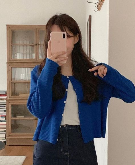 Blue Denim Jeans Outfit, Everday Style, Stylish Outfits Casual, Styling Outfits, Korean Fits, Female Office, Chic Cardigan, Outfit Korean, Hello December