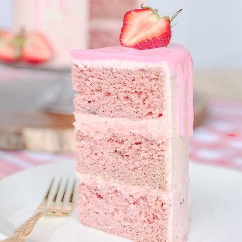 Strawberry cake from scratch (freeze-dried) + recipe | Sugar Geek Show Strawberry Cake From Scratch, Strawberry Cake Recipe, Sugar Geek, Strawberry Cream Cheese Frosting, Fresh Strawberry Cake, Freeze Dried Raspberries, Strawberry Cake Recipes, Torte Cupcake, Dried Raspberries