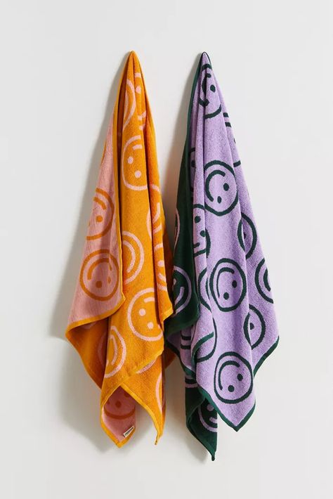 Colorful Bathroom Towels, Funky Bath Towels, Baggu Towels, Colorful Bathroom Decor, Bathroom Decor Colorful, Cute Towels, Fun Towels, Purple Fits, Apartment Essentials