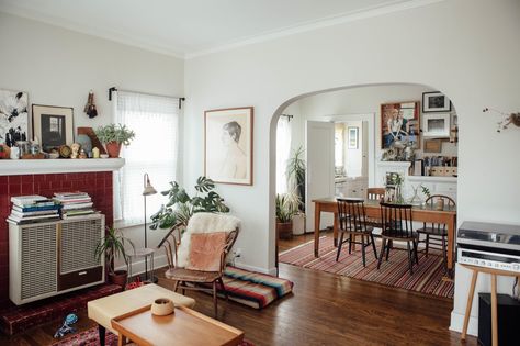 House Tour: Laid-Back, Vintage California Style | Apartment Therapy California Apartment, Aesthetic California, Mexico House, Trendy Apartment, Apartment Aesthetic, Vintage Living Room, Vintage California, Vintage Room, Echo Park