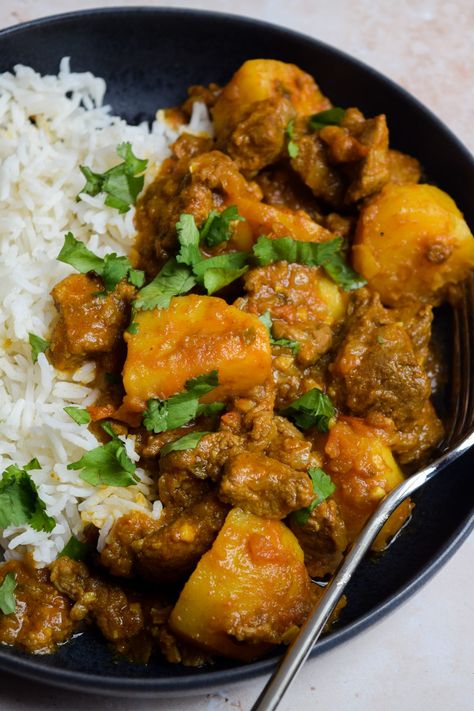 Lamb And Sweet Potato Recipes, Lamb And Potato Curry, Easy Lamb Curry, Lamb And Potatoes Recipes, Diced Lamb Recipes, Aloo Gosht, Chicken And Potato Curry, Yellow Curry Recipe, Potato Curry Recipe