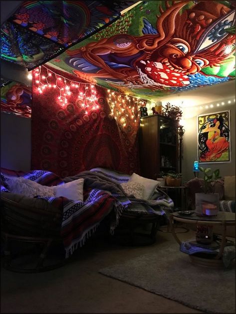 Sesh Aesthetic Room, Hippy Room Ideas Aesthetic, Stoners Room Decor, Stoners Room Ideas, Trippy Living Room Ideas Apartment, Bedroom Ideas For Stoners, Trippy Basement Ideas, Trippy Bedroom Decor Room Ideas, Vibey Basement Hangout