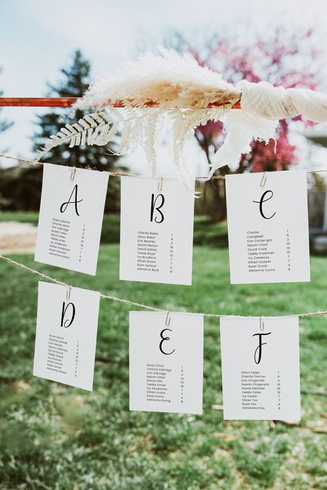 Table Seating Cards, Find Your Seat Sign, Wedding Seating Cards, Wedding Table Seating, Seating Chart Template, Seating Cards, Minimal Wedding, Seating Plan, Seating Chart Wedding