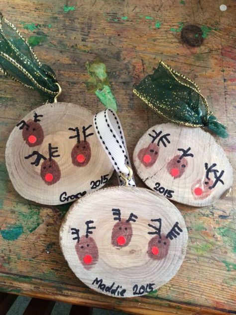 Christmas Crafts For Kids To Make, Christmas Kindergarten, Kids Christmas Ornaments, Wooden Slices, Fun Christmas Crafts, Diy Holz, Preschool Christmas, Christmas Classroom, Wooden Christmas Ornaments