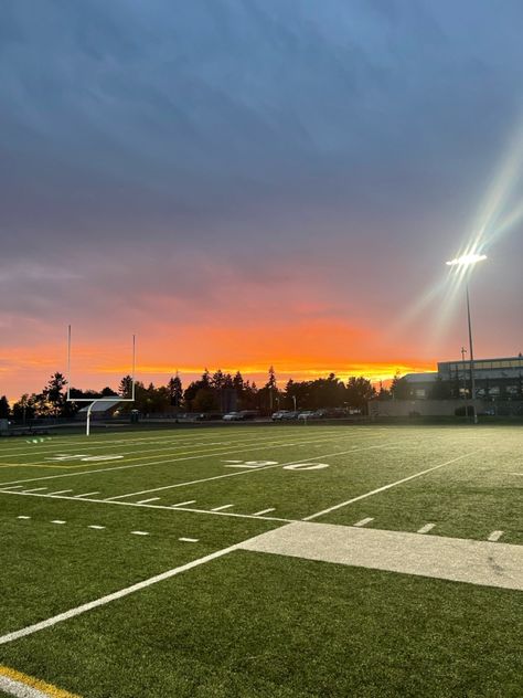 #soccer #school #sunset #fall #footballgame #aesthetic #nature Aesthetic Football Field, Sports Field Aesthetic, Fall Football Aesthetic, Football Field Sunset, Football Field Aesthetic, Soccer Sunset, Dream Neighborhood, Daniel Aesthetic, American Football Field