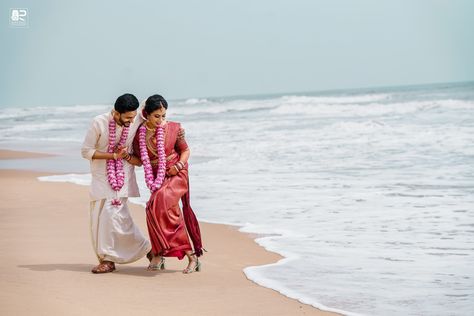 South Indian Beach Wedding, Kerala Beach, Indian Beach Wedding, Anniversary Photoshoot, 5th Anniversary, Photo Poses For Couples, Beach Photoshoot, Wedding Poses, Couples Photoshoot