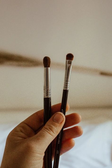 Are Sigma beauty products and sigma brushes really worth the prices? These are the best brushes to invest in + an honest Sigma Beauty review! Best Travel Makeup, Travel Beauty Bag, Sigma Brushes, Minimal Makeup Look, Expensive Makeup, Travel Makeup Brushes, Shimmery Eyeshadow, Brushes Makeup, Blending Eyeshadow