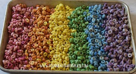 How To Dye Cheerios, Cereal Crafts, Cooking Curriculum, Cheerios Snacks, March Preschool, Teaching Babies, Make A Rainbow, Candy Birthday, Kitchen Craft