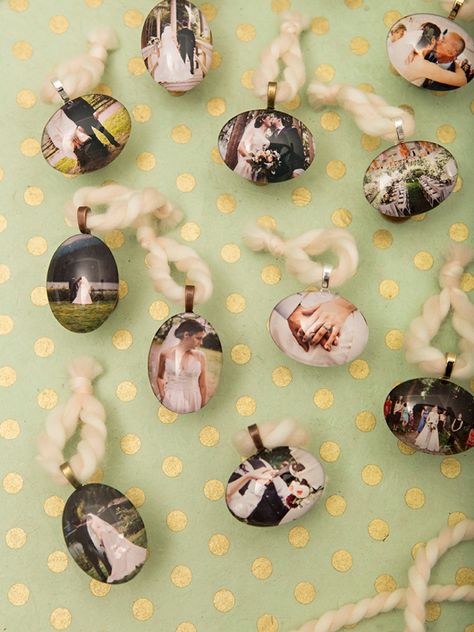 Diy Photo Ornaments, Traditional Wedding Photography, Picture Christmas Ornaments, Merry And Married, Wedding Photography Outdoor, Handwritten Christmas, Snowflake Photos, Photo Christmas Ornaments, Photography Outdoor