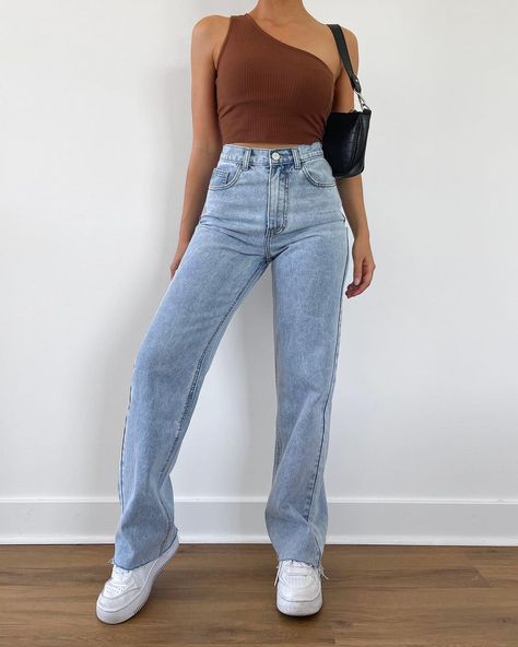 High Waisted Jeans Crop Top, One Shoulder Top Aesthetic, Brown One Shoulder Top Outfit, Ribbed Jeans Outfit, Off Shoulder Top Outfit Casual Jeans, Light Brown Top Outfit, Brown Top And Jeans Outfit, Light Blue And Brown Outfit, Light Blue Jeans Outfit Women