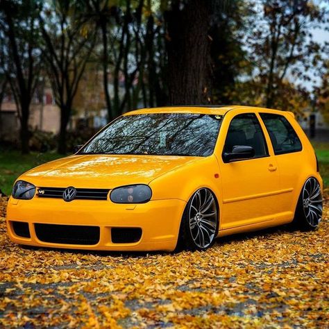 Bag Riders on Instagram: “@yellowvr6_by_nestor 📸 : @maciek_morawiak #bagriders #onestopdropshop” Golf Gti R32, Vw Performance, Vw Pointer, Vw R32, Mk4 Golf, Vw Mk4, Vw Golf 3, Gti Mk7, Vw Golf Mk4