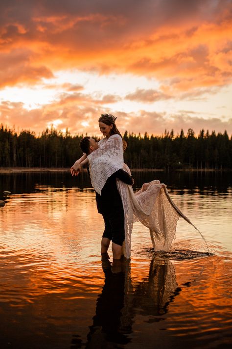 Lighthouse Elopement, Nightime Wedding, Lake Wedding Ideas, Sunset Photoshoot Ideas, Lake Wedding Photos, Photo Moodboard, Bff Wedding, Sunset Elopement, Sunset Photoshoot