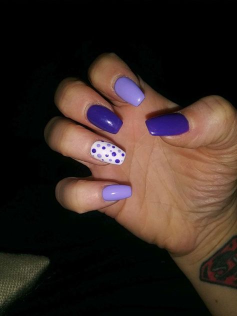 Purple polka dot nails Purple Polka Dot Nails, Pale Nails, Dot Nails, Summer Toe Nails, Polka Dot Nails, Dots Nails, Polka Dot Design, Purple Nails, Toe Nails