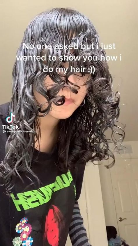 Pin de Anne Mari H. em • HAIRR [Vídeo] | Inspiração cabelo, Cabelo cacheado com franja, Dicas pra cabelo cacheado Hair Styles Curly Hair, Styles Curly Hair, Hair Styles Curly, Curly Hair Care Routine, Mixed Curly Hair, Curly Hair Videos, Curly Hair Tutorial, Cute Curly Hairstyles, Curly Hair Styles Easy