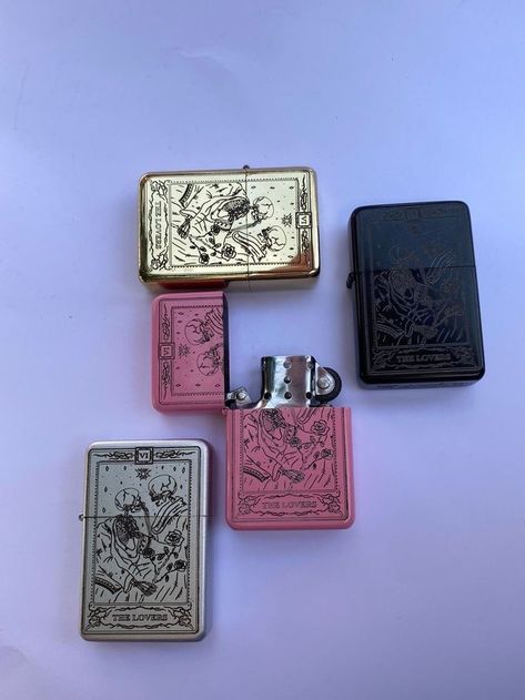 Cute Candle Lighters, Cool Lighter Designs, Cool Lighter Aesthetic, Grunge Gifts Ideas, Matching Lighters, Cute Lighters, Pretty Lighters, Tarot Card Painting, Aesthetic Lighter