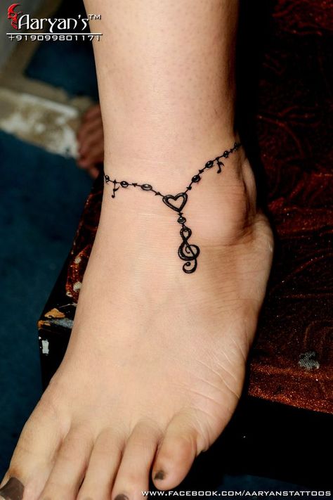 Bracelet Tattoos With Names, Anklet Tattoos For Women, Charm Bracelet Tattoo, Ankle Tat, Chain Tattoo, Ankle Bracelet Tattoo, Ankle Tattoo Designs, Bracelet Tattoo, Tato Henna