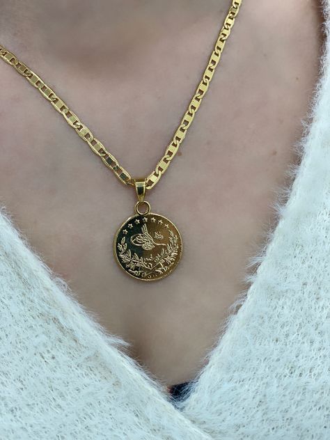 Albanian Culture, Gold Jewels Design, Fine Gold Jewelry, Diamonds Jewelry, Gold Fashion Necklace, Bridal Gold Jewellery Designs, Gold Necklace Designs, Iconic Photos, Bridal Gold Jewellery