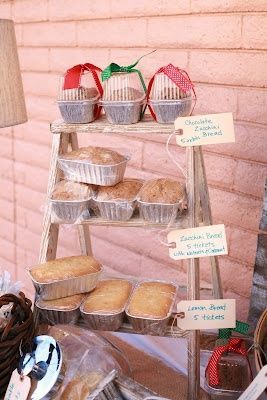 bake sale or farmer's market display idea for baked goods Bake Sale Displays, Fall Bake Sale, Bake Sale Desserts, Lemon Bar Cookies, Bake Sale Treats, Bake Sale Packaging, Farmers Market Display, Cake Stall, Party Display