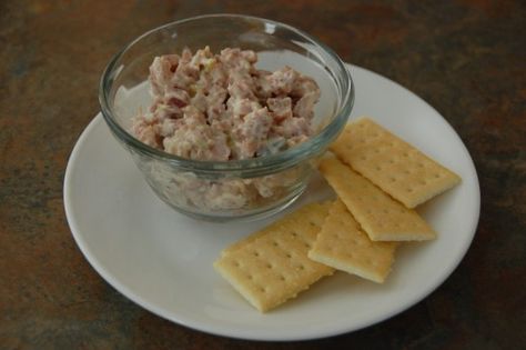 easy, delicious ham salad Braunschweiger Pate Recipe, Braunschweiger Dip, Liverwurst Recipe, Easy Ham Salad, Chicken Liver Pate Recipe, Liver Sausage, Cherry Bread, Sausage Dip, Chicken Liver Pate