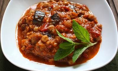 Recipe Corner: Eggplant, Lamb and Garbanzo Stew Chickpea Recipes Easy, Lebanese Chicken, Eggplant Dishes, Lamb Stew, Roast Eggplant, Chickpea Recipes, Lebanese Recipes, Eggplant Recipes, Vegetarian Food