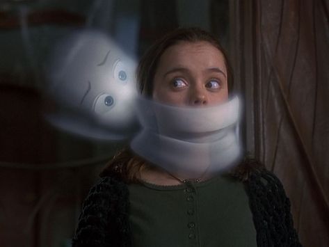 Someone just noticed something really weird about Casper the Friendly Ghost Casper 1995, Hello Giggles, Casper The Friendly Ghost, Friendly Ghost, Ghost Hunting, Christina Ricci, After Life, Urban Legends, Haunted Places