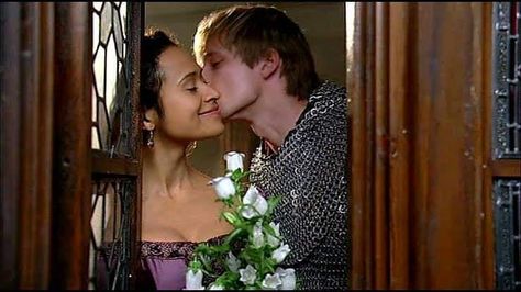 Merlin4ever on Instagram: “Good night to all merlin fans out there #guineve #arthurgwen #arwen #arthurpendragon #gwen #queen #kingarthur #queengwen #merlinbbcseries…” Guinevere Merlin, Merlin Video, Arthur And Gwen, Arthur And Guinevere, Angel Coulby, Merlin Show, Merlin Series, Merlin Fandom, Photo Flowers