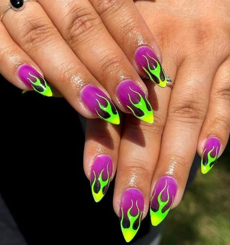 44 Flame Nail Art Designs For An Edgy, Fiery Manicure Check more at https://waowfashion.com/2023/04/19/44-flame-nail-art-designs-for-an-edgy-fiery-manicure/ Short Stiletto Nail Art, Pointy Nail Designs, Edgy Nail Art, Flame Heart, Flame Nails, Concert Nails, Flame Nail Art, Stiletto Nails Short, Short Stiletto