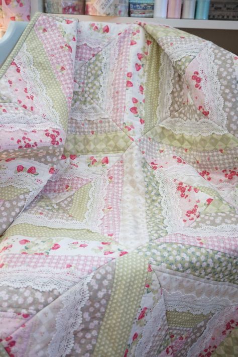 I know a lot of you have been waiting for this quilt-as-you-go tutorial, so here you go! You can find a video tutorial below which I had the privilege of filming at The Fat Quarter Shop with Kimber… Quilt With Lace, Quilts With Lace, Patchwork Quilts Patterns, Shabby Chic Quilt Patterns, Shabby Chic Quilt, Block Quilt Ideas, Lace Tutorial, Shabby Chic Quilts, Strip Quilt