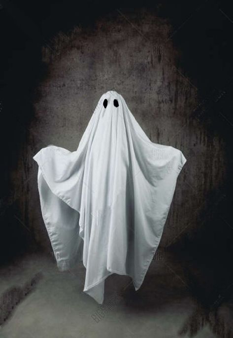 Sheet Costume, Haunting Photography, Air Image, Floating In The Air, Ghost Drawing, Creepy Halloween Makeup, Sheet Ghost, Ghost Photography, White Ghost