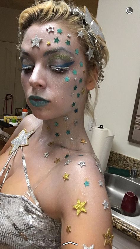 Star makeup, shooting star halloween costume. Silver star space makeup Cosmic Halloween Costume, Constellation Halloween Costume, Celestial Theme Outfit, Cosmic Costume Ideas, Shooting Star Halloween Costume, Outer Space Halloween Costumes, Extraterrestrial Costume, Night Sky Costume Halloween, Milky Way Costume