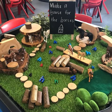 Play Based Learning Kindergarten, Block Center Preschool, Toddler Sensory Bins, Zoo Activities, Reggio Inspired Classrooms, Early Years Classroom, Block Play, Childcare Activities, Sensory Crafts