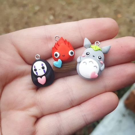 Nerdylittlesecrets.com Totoro Polymer Clay, Studio Ghibli Jewelry, Ghibli Jewelry, Kawaii Totoro, Fimo Kawaii, Polymer Clay Kawaii, Jewelry Clay, Clay Diy Projects, Tanah Liat