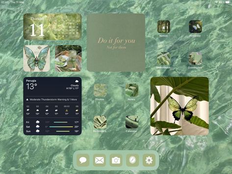 Ipad Green Aesthetic Homescreen, Ipad Homescreen Ideas Green, Green Ipad Aesthetic, Ipad Wallpaper Aesthetic Green, Ipad Aesthetic Homescreen, Aesthetic Homescreen Ideas, Ipad Organization, Green Homescreen, Ipad Themes